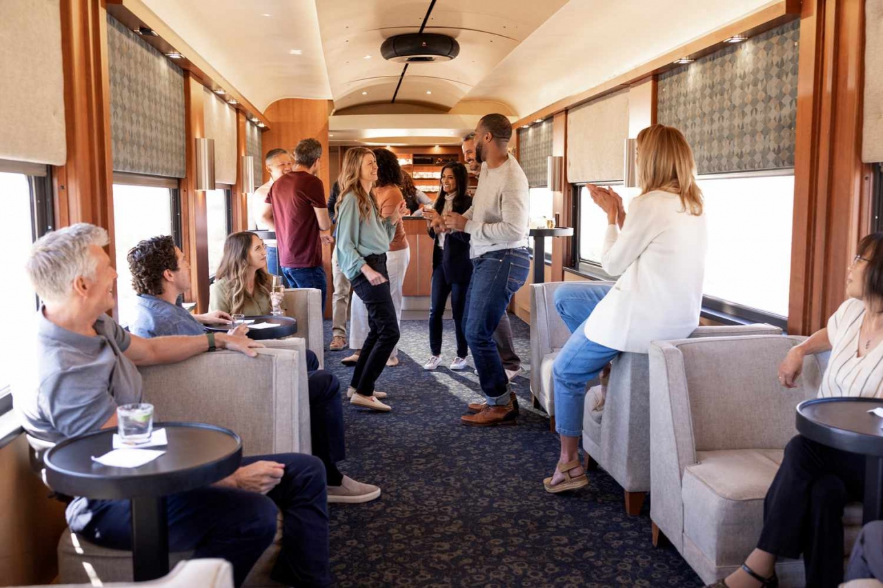 El turismo ferroviario apuesta al lujo, alta velocidad y experiencias panor&aacute;micas