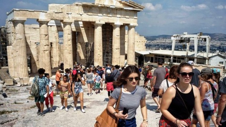 Grecia tuvo un ingreso turístico semestral de 12.749 millones de euros