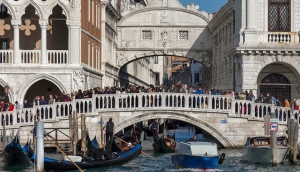 Venecia limitó visitas y prohibió altavoces para proteger a los residentes