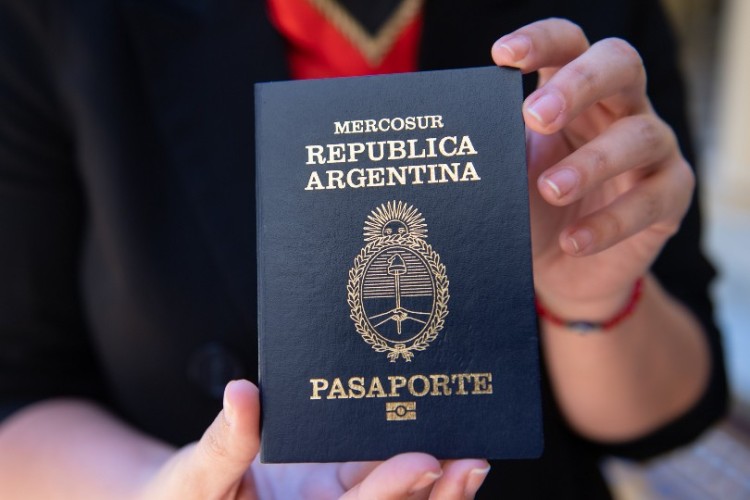 Argentina eliminará el sellado del pasaporte