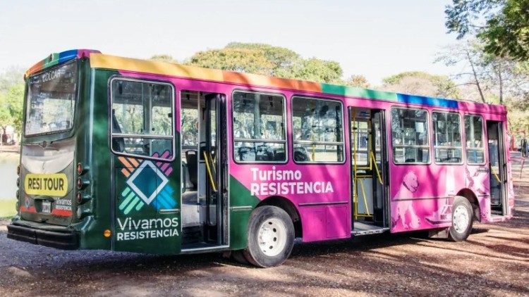 La ciudad de Resistencia implementó un bus turístico gratuito