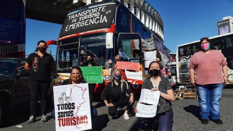 Autoridades de turismo, transporte y empresarios, sellaron un acuerdo sectorial