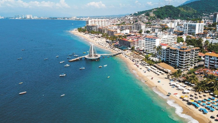 Puerto Vallarta permitirá 100% de aforo en hoteles para reactivar el turismo