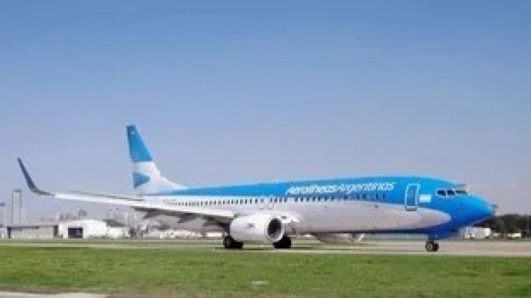 Aerolíneas Argentinas restablecerá el puente aéreo con Uruguay