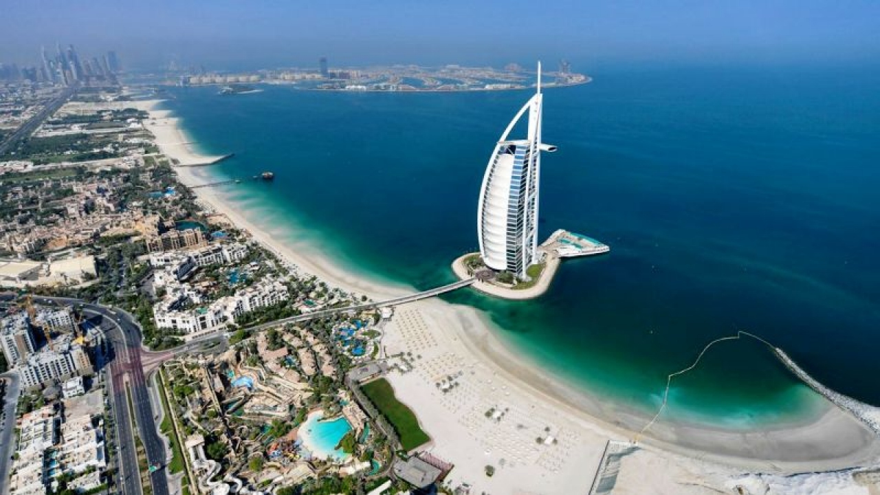 Dubai brinda excursiones por el desierto y paseos urbanos