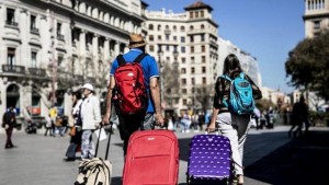 España recibió 10,1 millones de turistas extranjeros en un mes