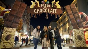 Bariloche promovió su turismo gastronómico con la barra de chocolate más larga del mundo