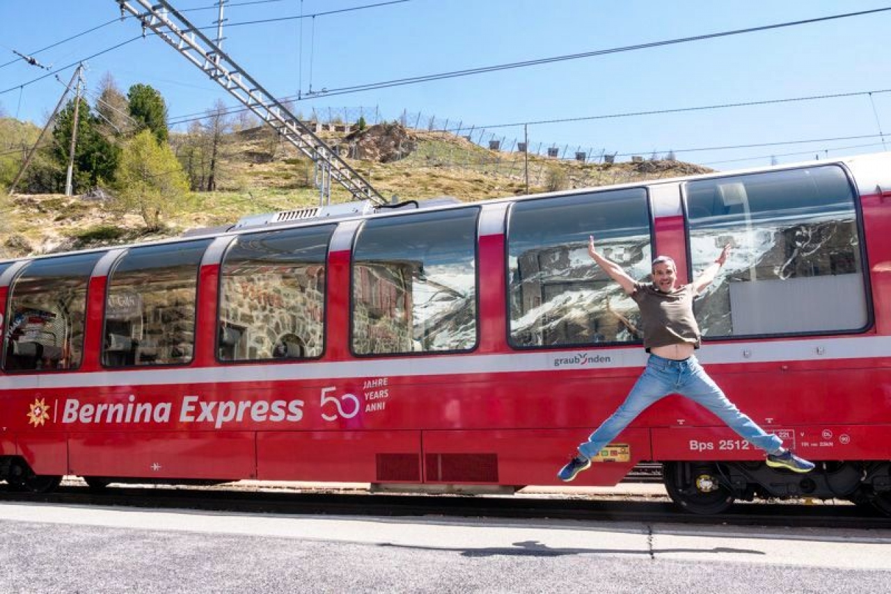 El tren Bernina Express une Suiza e Italia a través de los Alpes