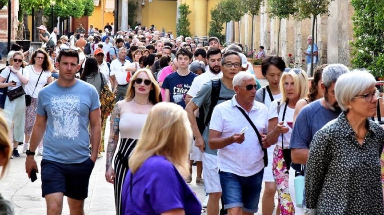 España recibió 16,1 millones de turistas en 90 días