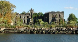 El turismo de asilo convirti&oacute; lo macabro en espect&aacute;culo p&uacute;blico