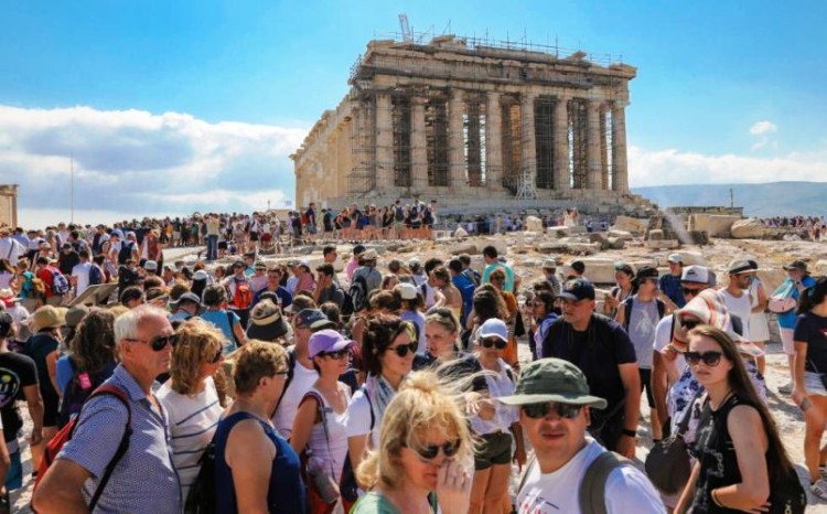 La Acrópolis de Atenas recibe 16.000 turistas diarios