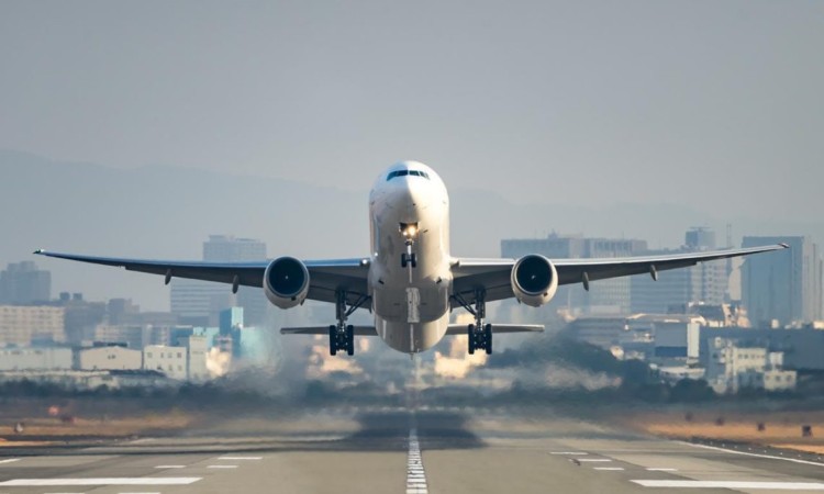 Las reservas de vuelos alcanzaron el 70% de los niveles prepandemia