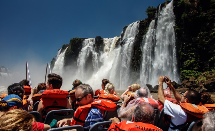 Los turistas que visiten las Cataratas del Iguazú deberán cumplir protocolos estrictos