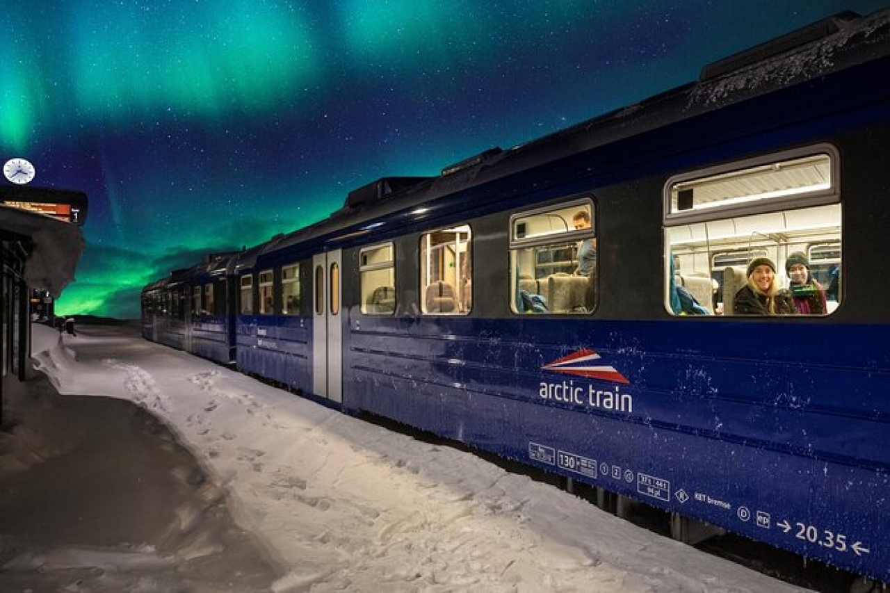 Noruega se luce con su tren nocturno para ver auroras boreales