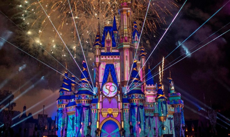 Orlando recibió a una multitud de turistas por el 50º aniversario de los Parques Disney